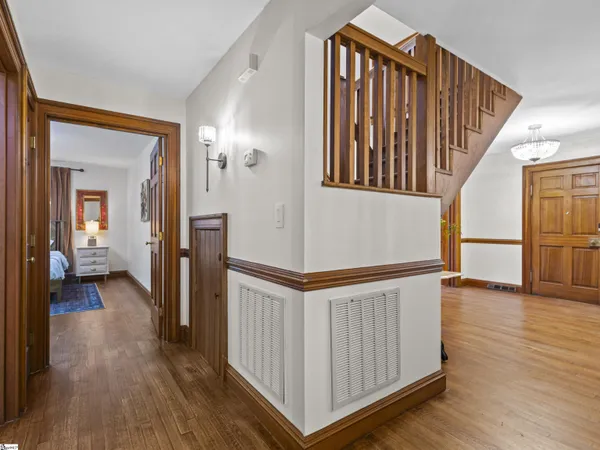 $985,000 | 15 Lake Cir Drive, Greenville, SC 29609