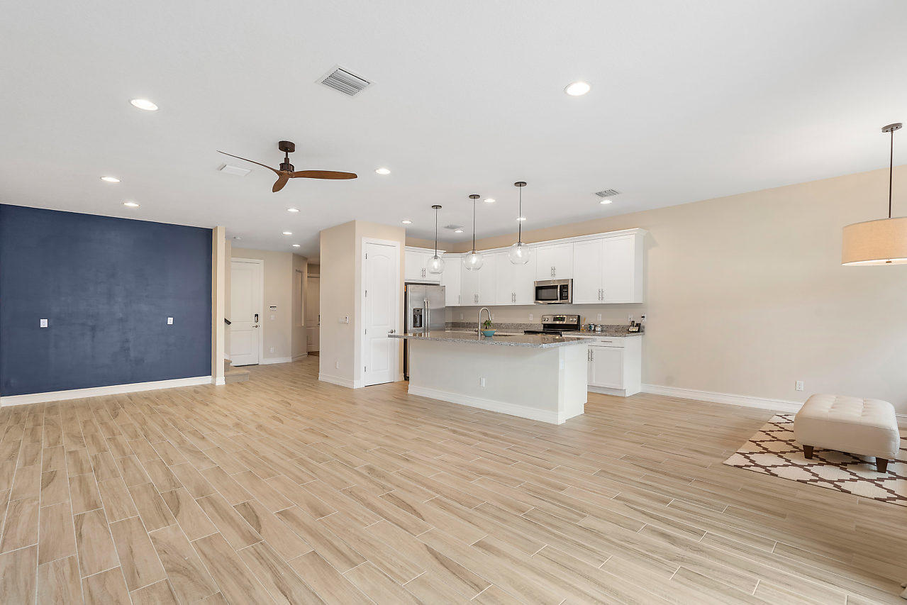 100 Northwest 69th Circle, Unit 53 Boca Raton, FL 33487 - Photo 12 of 40 Kitchen / Living