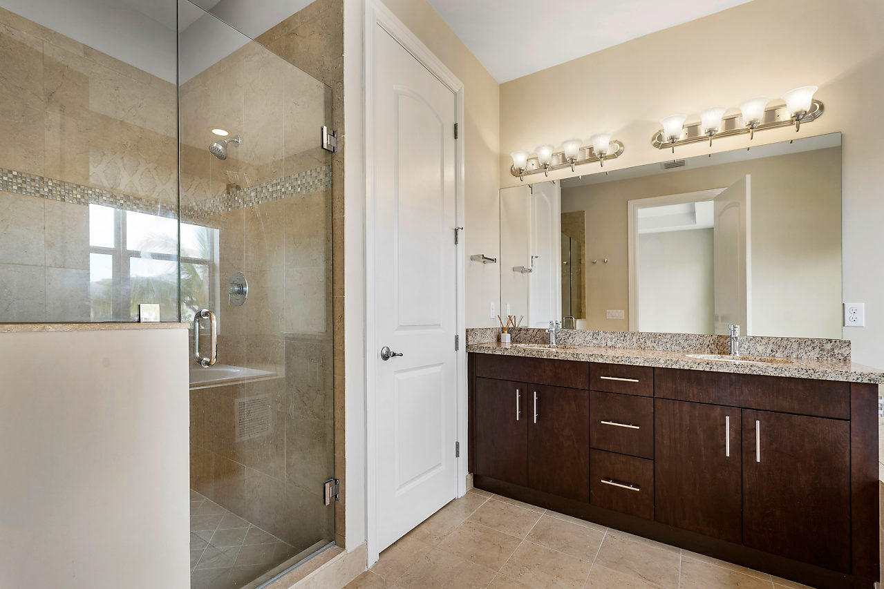 100 Northwest 69th Circle, Unit 53 Boca Raton, FL 33487 - Photo 19 of 40 Master Bathroom