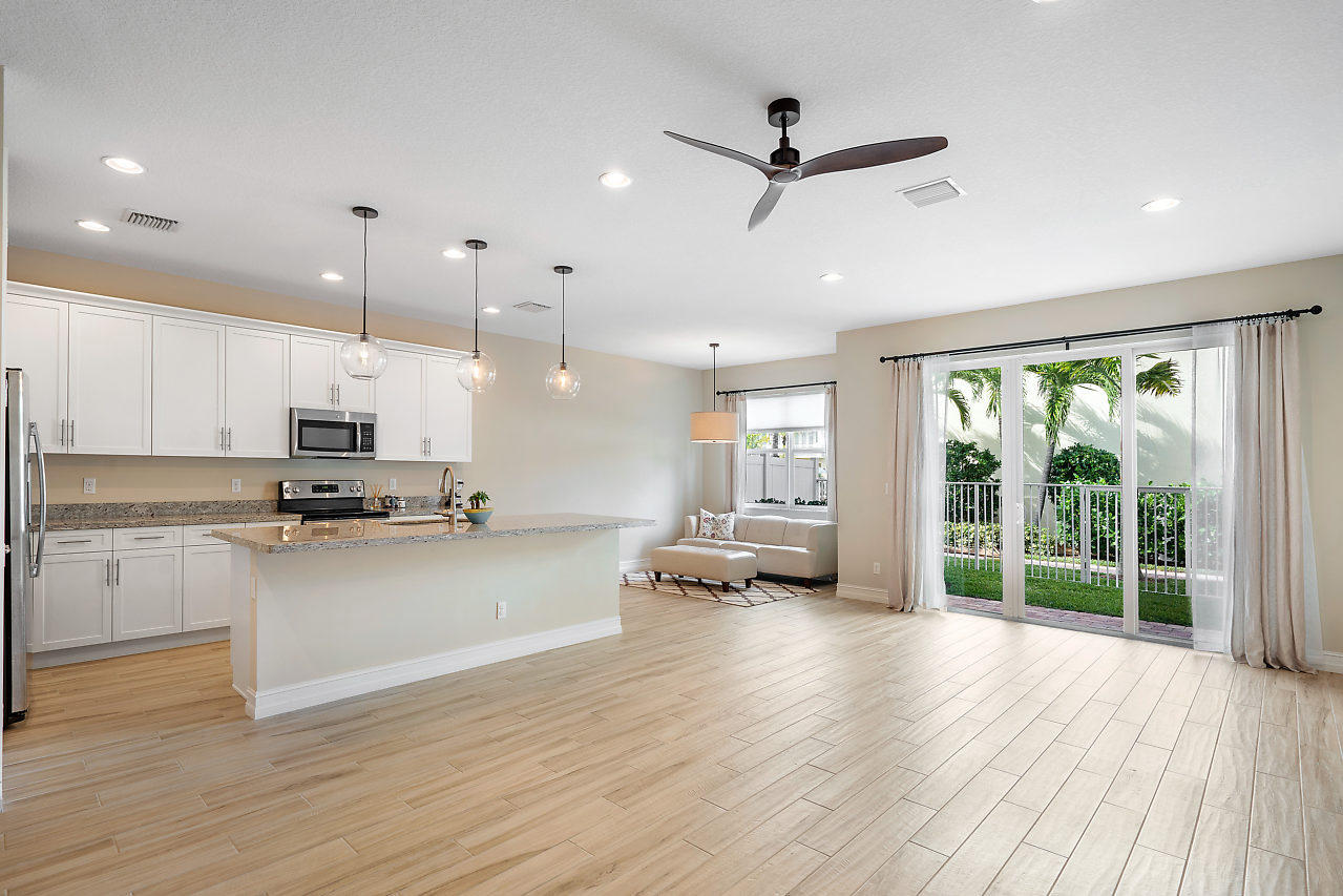 100 Northwest 69th Circle, Unit 53 Boca Raton, FL 33487 - Photo 8 of 40 Kitchen