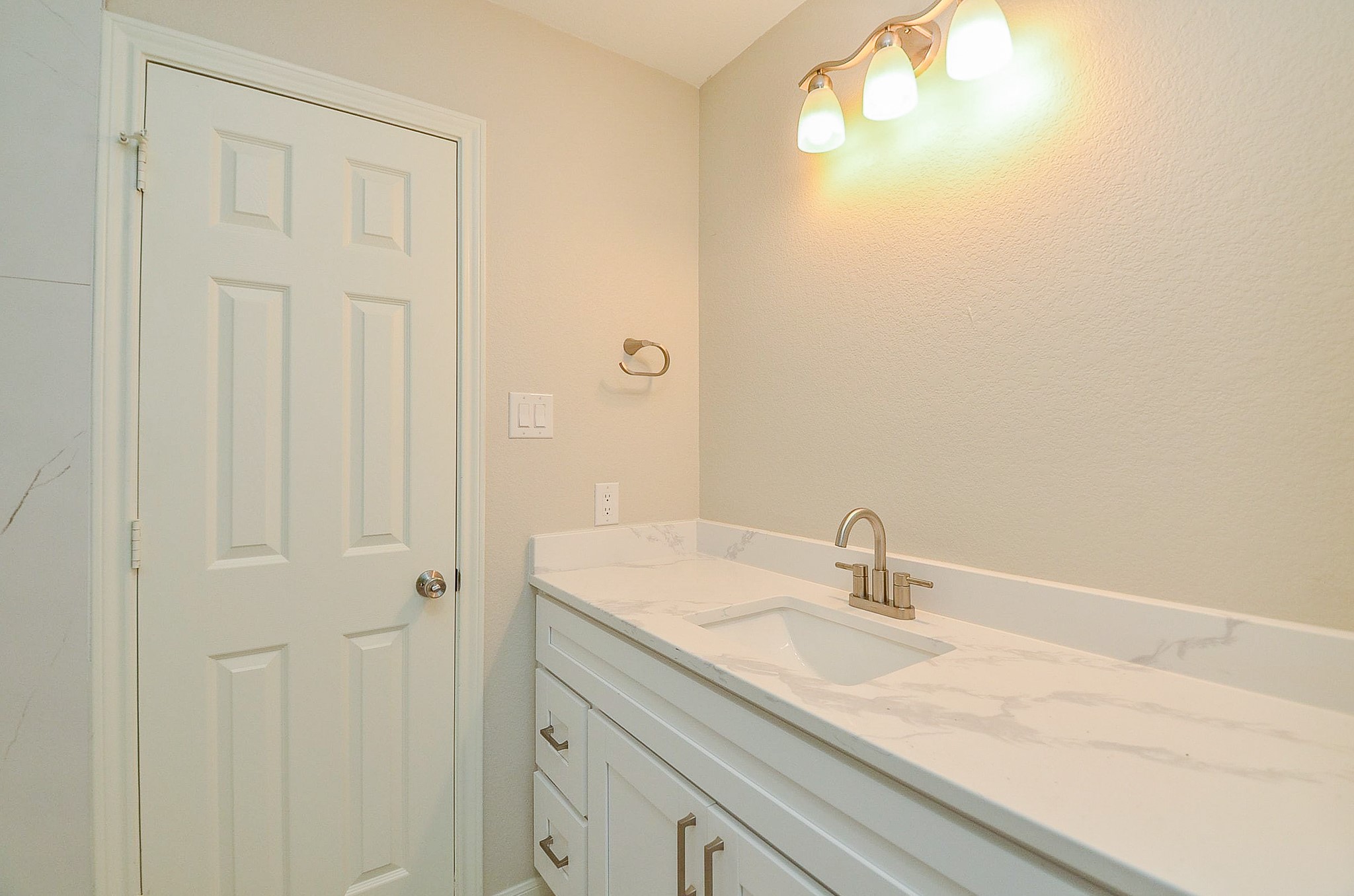 35 South Marshside Place Spring, TX 77389 - Photo 16 of 20 Gallery Image 16