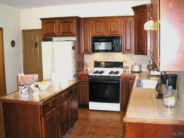190 West Butternut Road Hellertown, PA 18055 - Photo 14 of 27