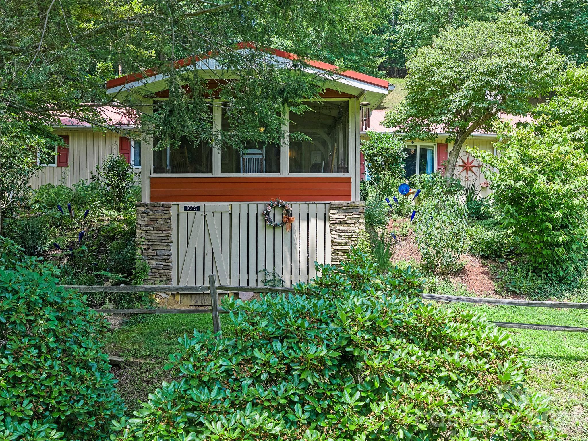 1065 Upper Pig Pen Road Green Mountain, NC 28740 - Photo 3 of 39