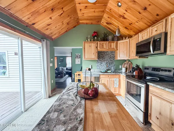 $359,900 | 28 Hollister Street, Coxsackie, NY 12051