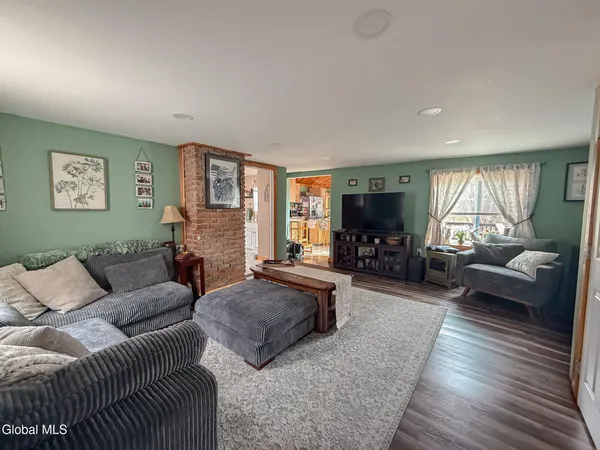 $359,900 | 28 Hollister Street, Coxsackie, NY 12051