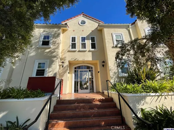 $2,700 | 300 East Providencia Avenue, Unit 111, Burbank, CA 91502