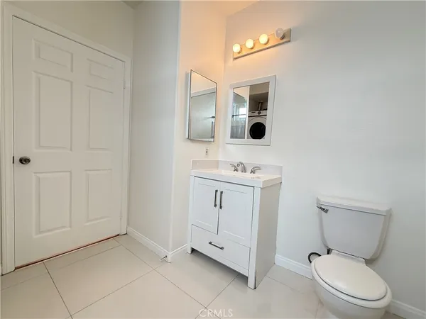 $2,700 | 300 East Providencia Avenue, Unit 111, Burbank, CA 91502