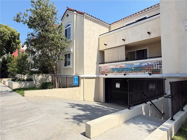 $2,700 | 300 East Providencia Avenue, Unit 111, Burbank, CA 91502