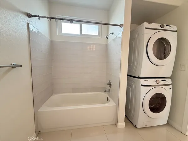 $2,700 | 300 East Providencia Avenue, Unit 111, Burbank, CA 91502