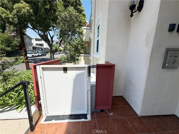 $2,700 | 300 East Providencia Avenue, Unit 111, Burbank, CA 91502