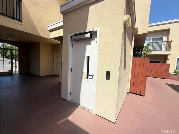 $2,700 | 300 East Providencia Avenue, Unit 111, Burbank, CA 91502