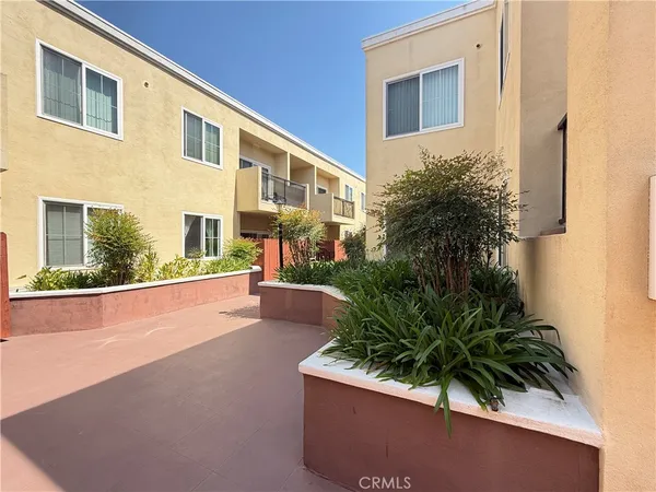 $2,700 | 300 East Providencia Avenue, Unit 111, Burbank, CA 91502