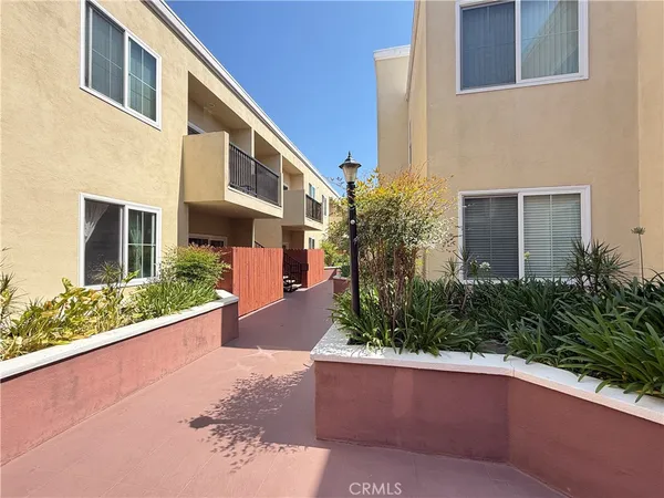 $2,700 | 300 East Providencia Avenue, Unit 111, Burbank, CA 91502