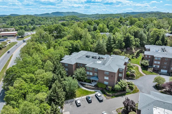 $294,500 | 3050 McVitty Forest Drive, Unit 106, Roanoke, VA 24018