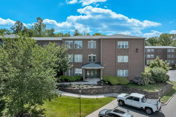 $294,500 | 3050 McVitty Forest Drive, Unit 106, Roanoke, VA 24018