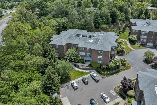 $294,500 | 3050 McVitty Forest Drive, Unit 106, Roanoke, VA 24018