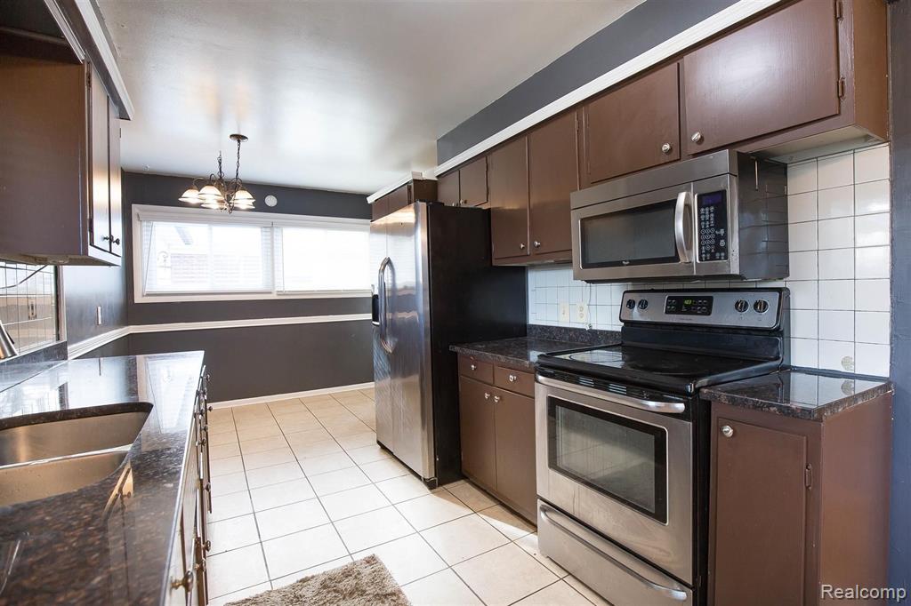 32315 Middlebelt Road Farmington Hills, MI 48334 - Photo 9 of 24