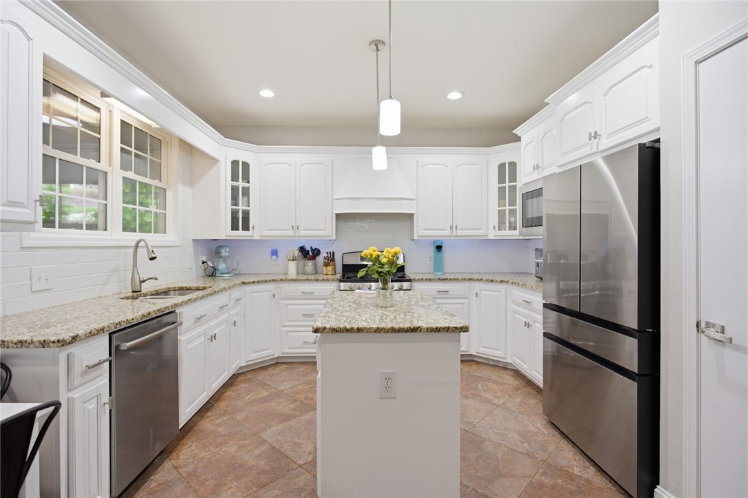 207 Devonhurst Drive Seneca, SC 29678 - Photo 7 of 50 This kitchen features ample counter space, modern appliances, and a convenient island.