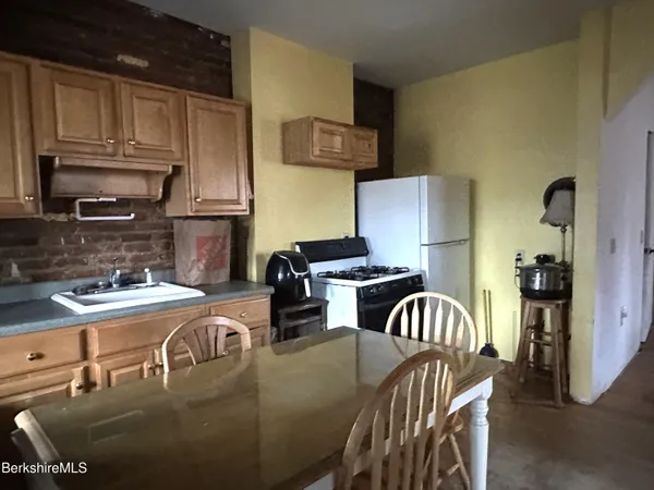 $259,900 | 165-167 Appleton Avenue, Pittsfield, MA 01201
