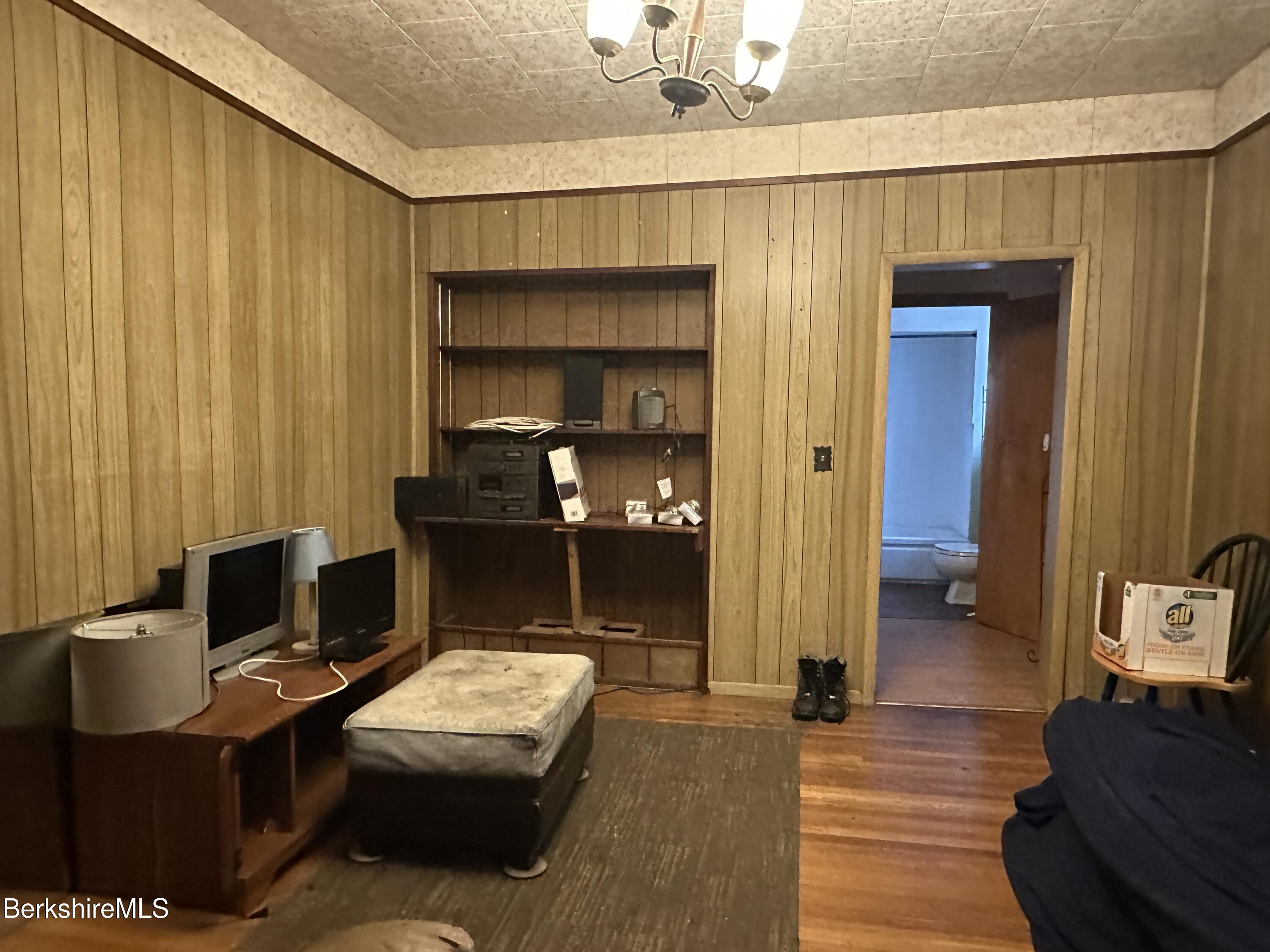 165-167 Appleton Avenue Pittsfield, MA 01201 - Photo 27 of 35 a workspace with furniture and window