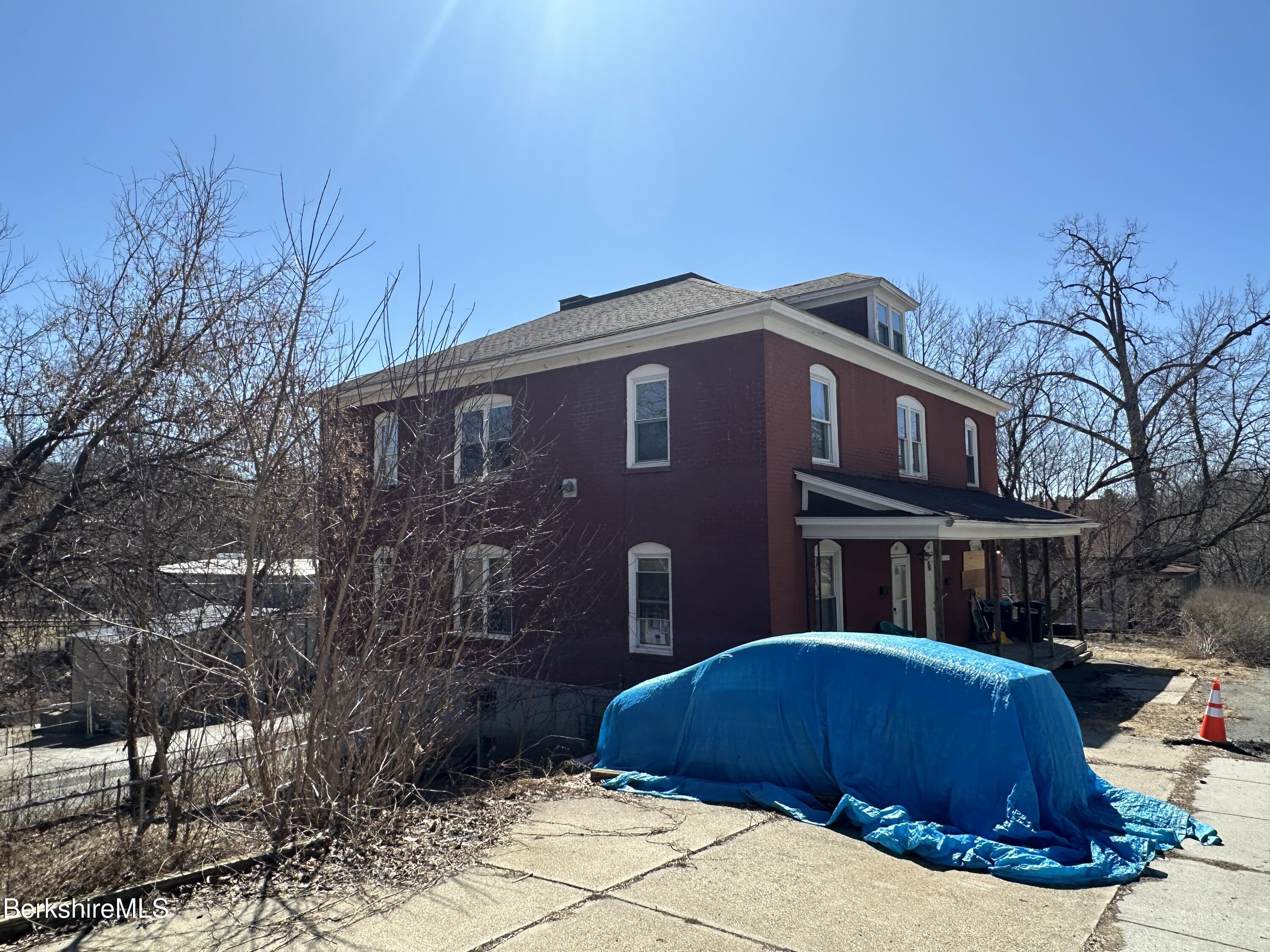 165-167 Appleton Avenue Pittsfield, MA 01201 - Photo 3 of 35 a front view of a house with a yard