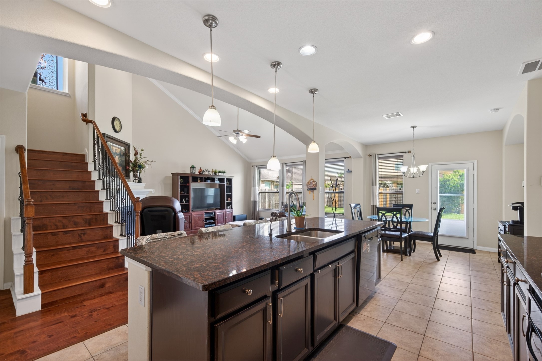 19 Roma Ridge Drive Missouri City, TX 77459 - Photo 15 of 38