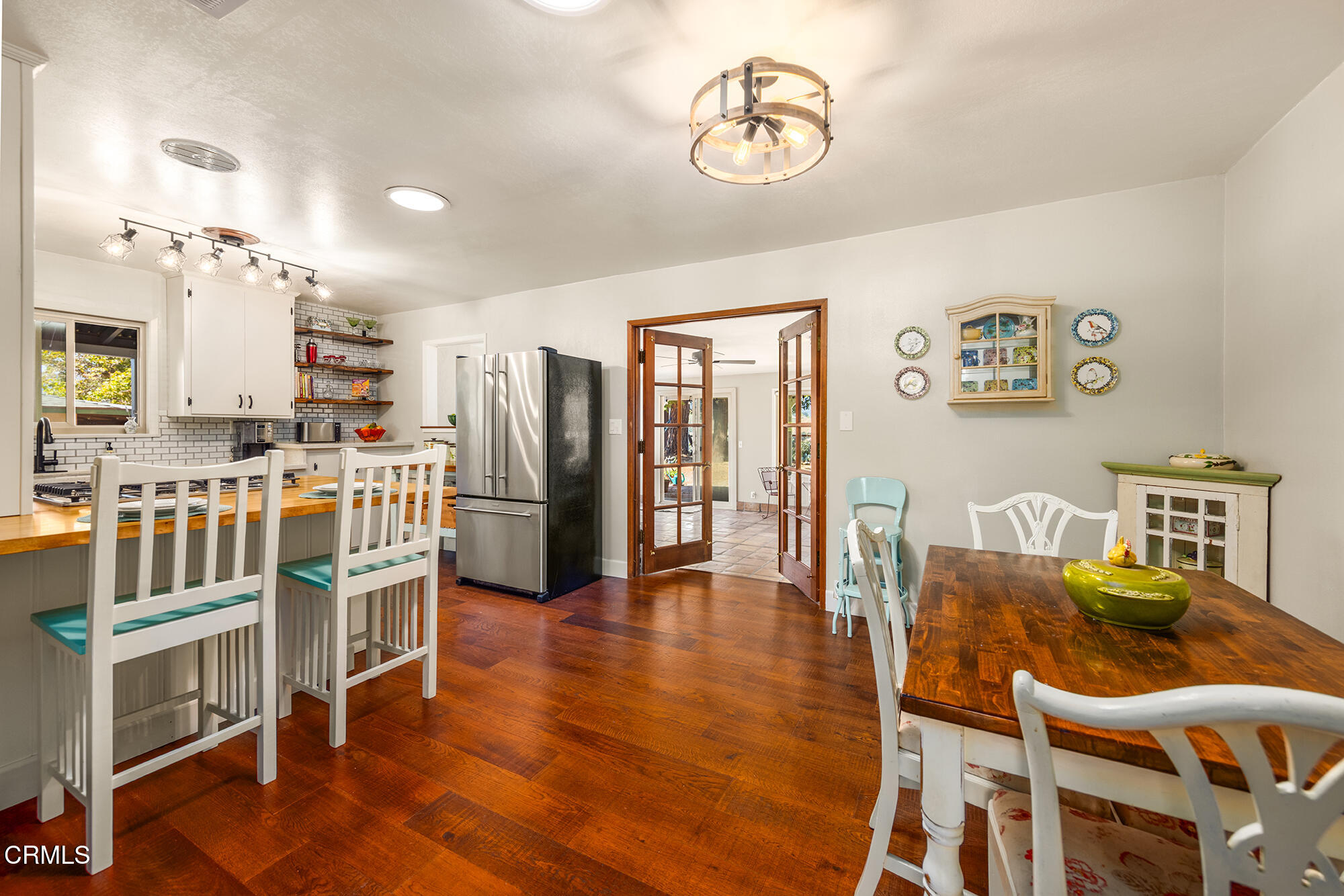 45 Rio Via Oak View, CA 93022 - Photo 11 of 34 a dining room with furniture and a kitchen view