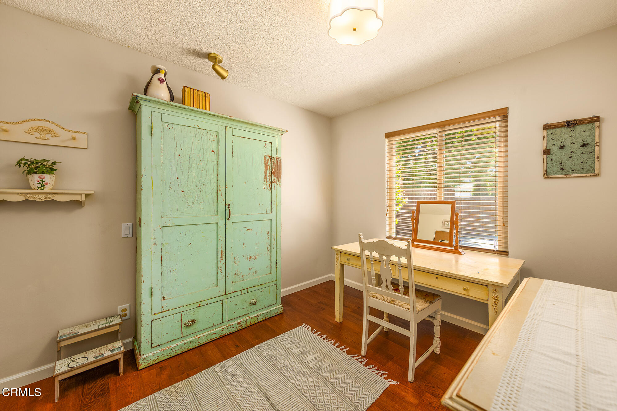 45 Rio Via Oak View, CA 93022 - Photo 23 of 34 a view of a room with furniture