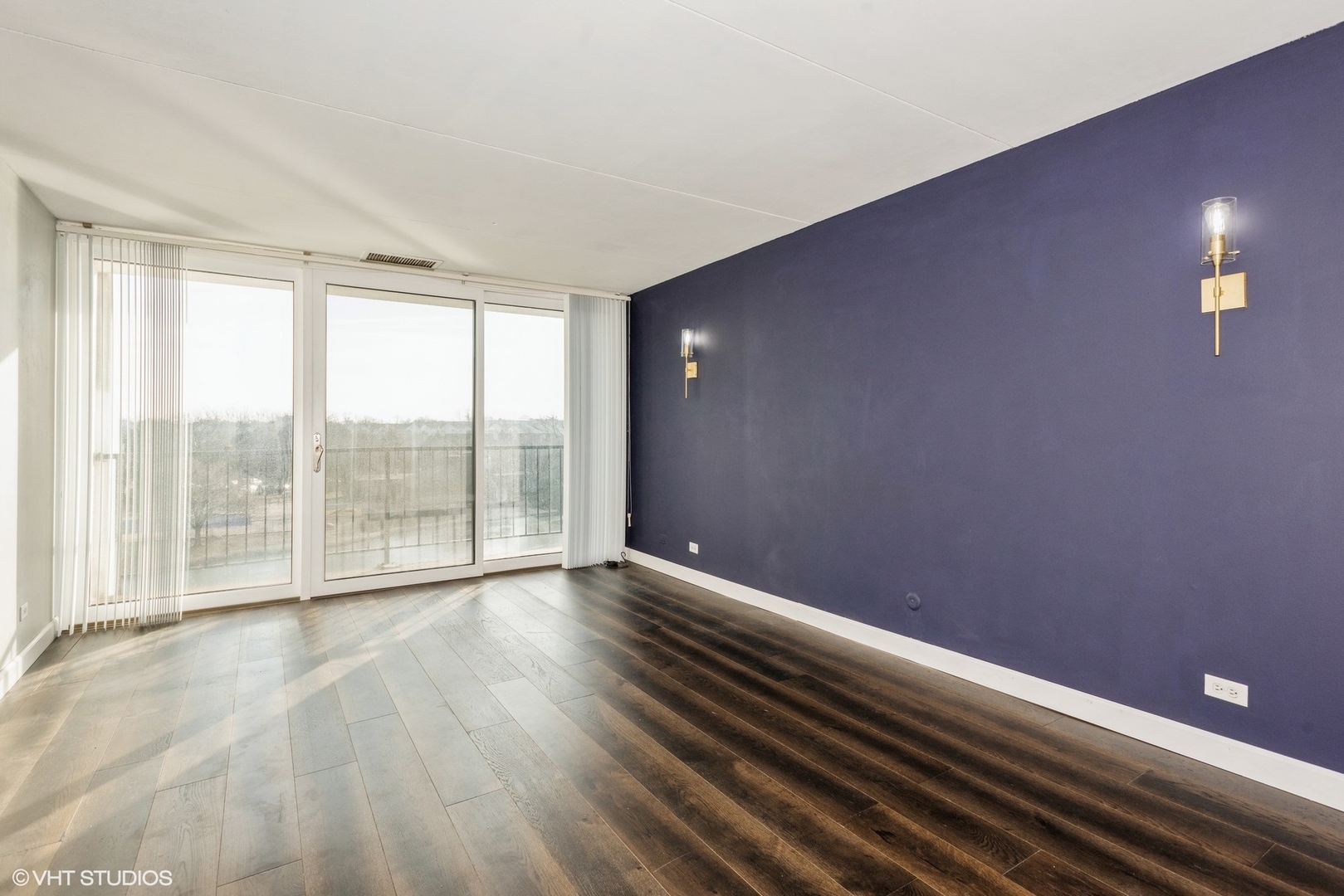 2015 South Finley Road, Unit 403 Lombard, IL 60148 - Photo 2 of 19 a view of an empty room with wooden floor and a window