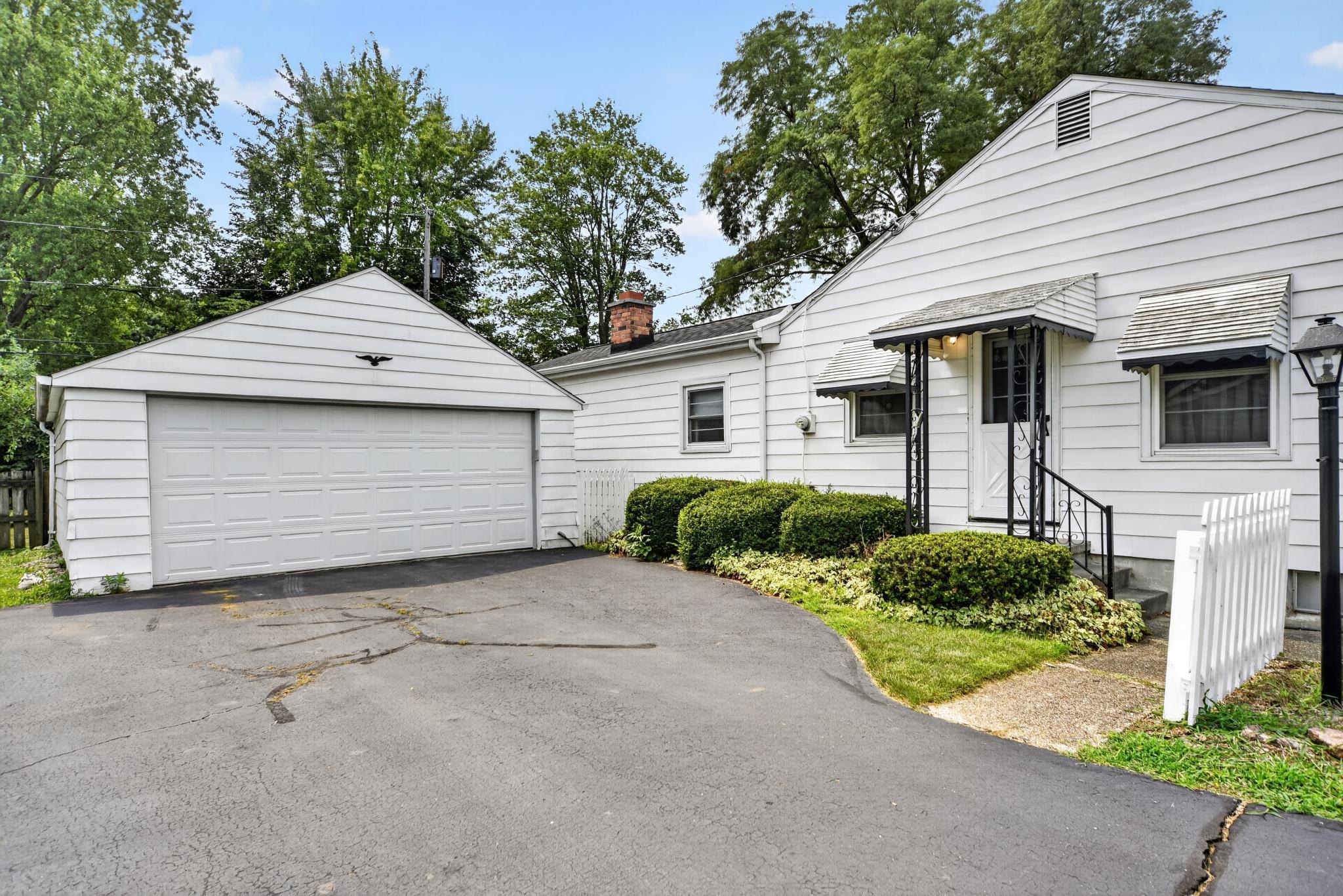Dev side garage