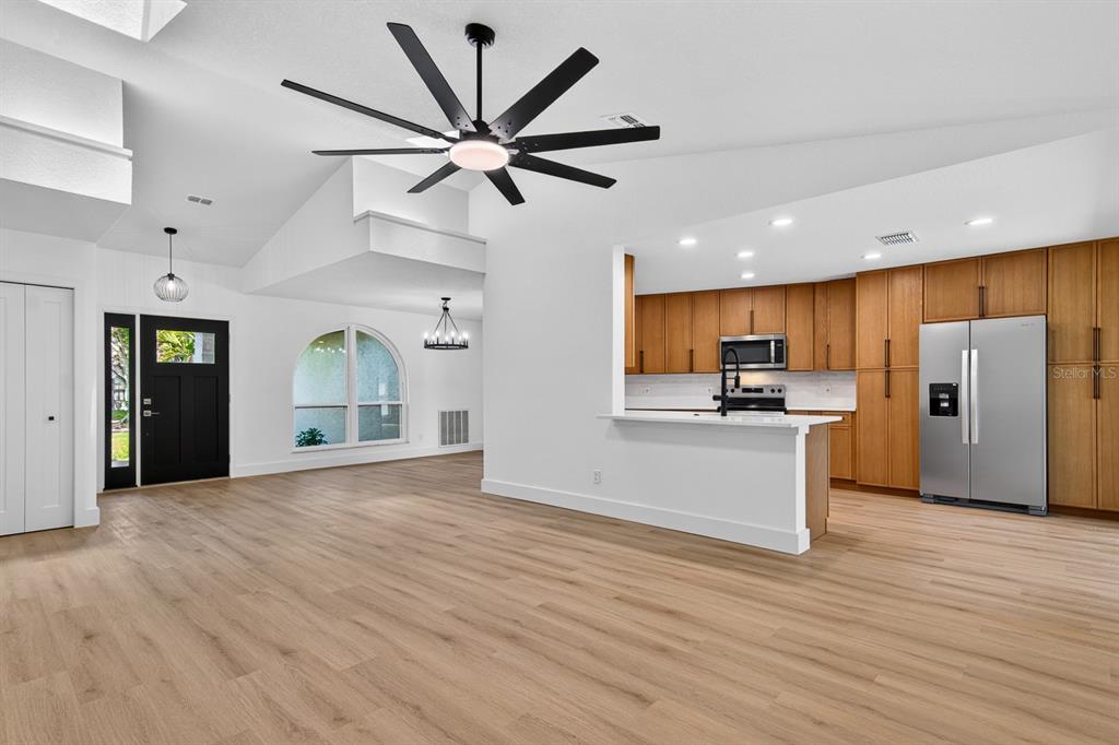 1043 Ridge View Lane Palm Harbor, FL 34683 - Photo 11 of 59 Gallery Image 11