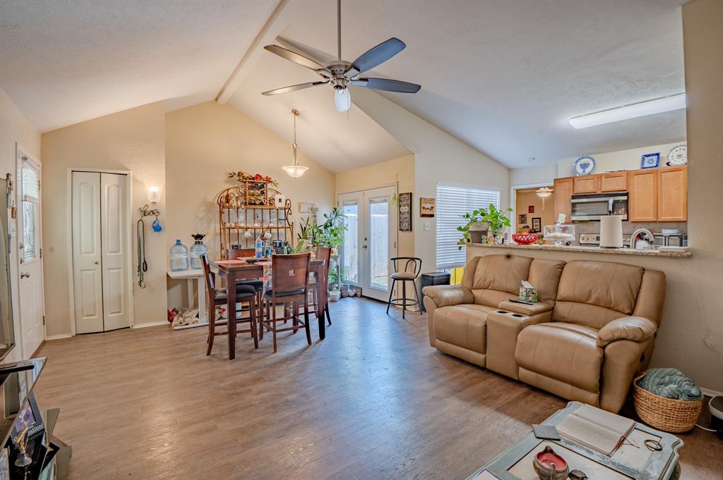 7105 Pineberry Road Dallas, TX 75249 - Photo 9 of 33 Gallery Image 9