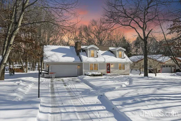$315,000 | 7364 Lake Bluff, Gladstone, MI 49837