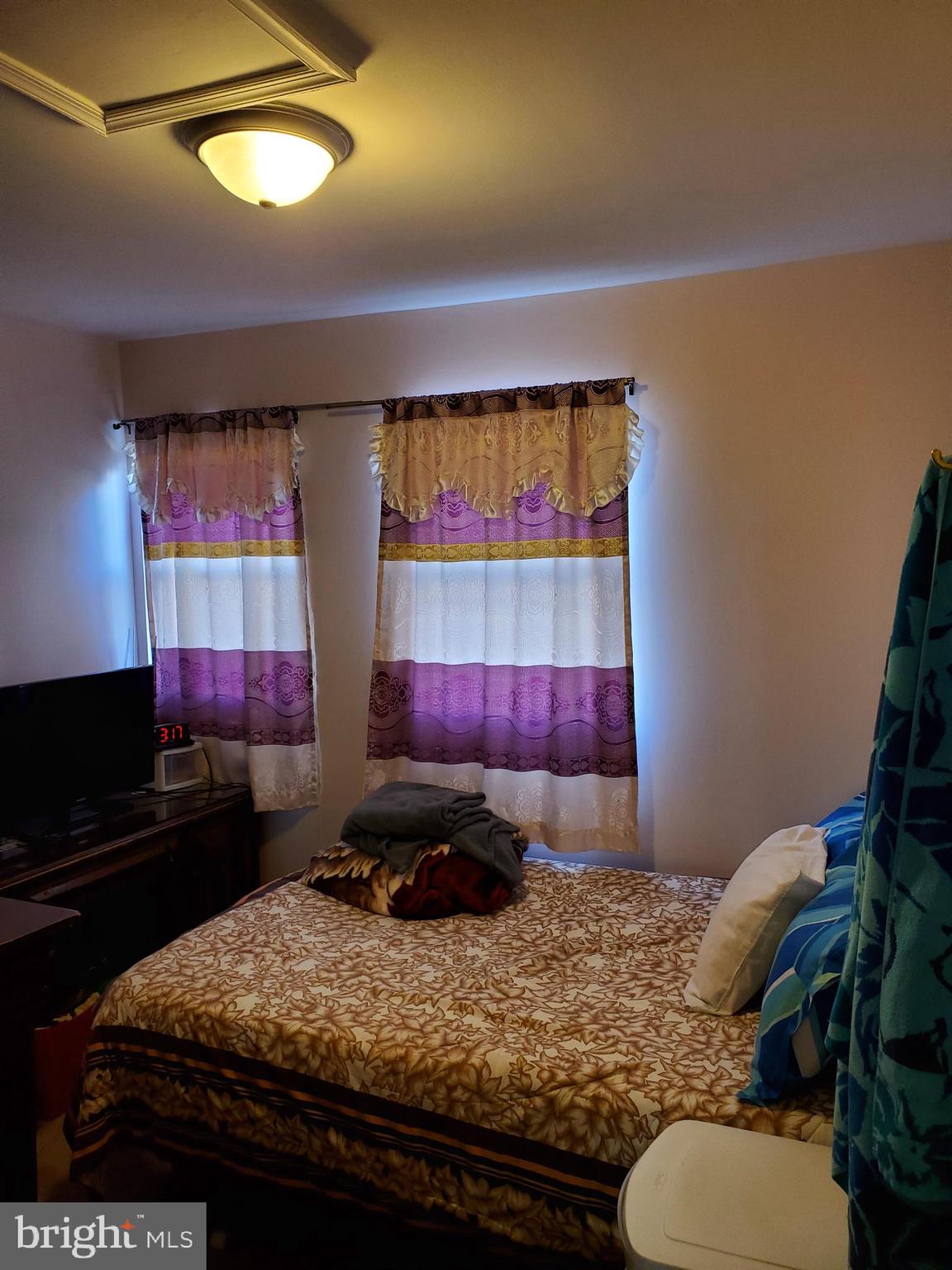 809 Decatur Street Northwest Washington, DC 20011 - Photo 8 of 29 Upper level bedroom 3