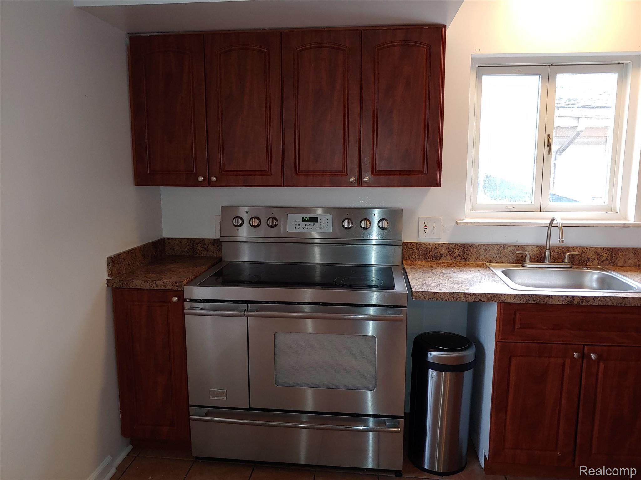 217 Henry Ruff Road Garden City, MI 48135 - Photo 6 of 43 20191125_144731_HDR.jpg