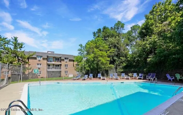 $271,999 | 400 Maryland Avenue, Unit 3B | Rosebank