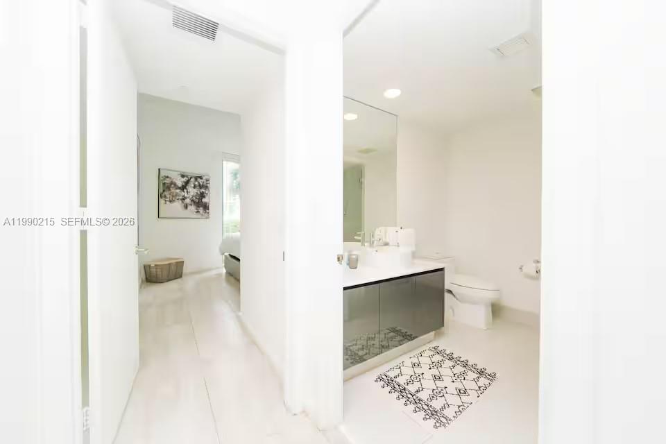 31 Southwest 6th Street, Unit 301 Miami, FL 33130 - Photo 25 of 35 Bathroom 2