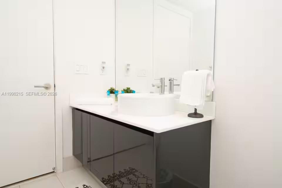 31 Southwest 6th Street, Unit 301 Miami, FL 33130 - Photo 26 of 35 Bathroom 2