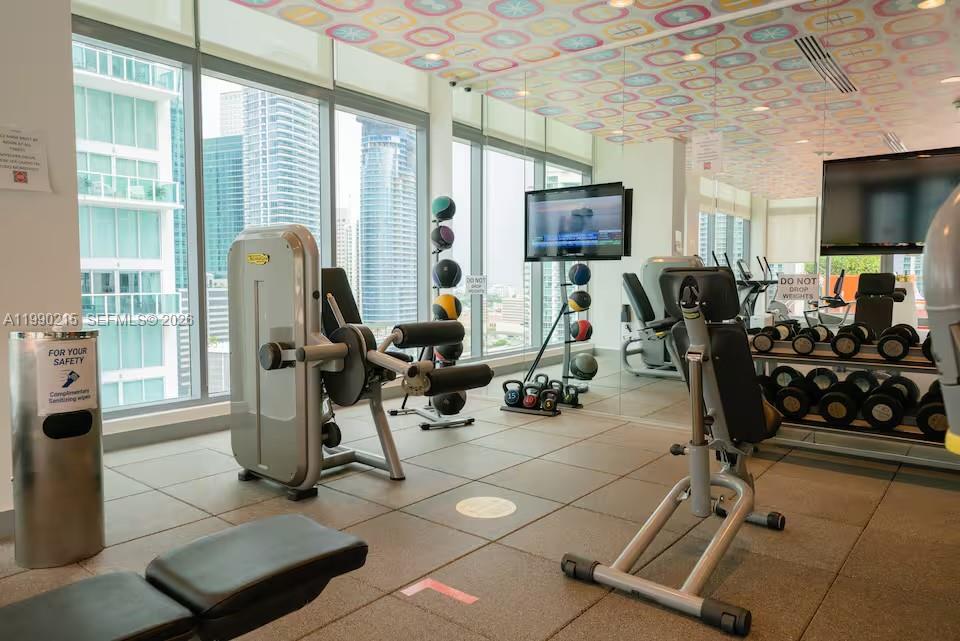 31 Southwest 6th Street, Unit 301 Miami, FL 33130 - Photo 32 of 35 Gym