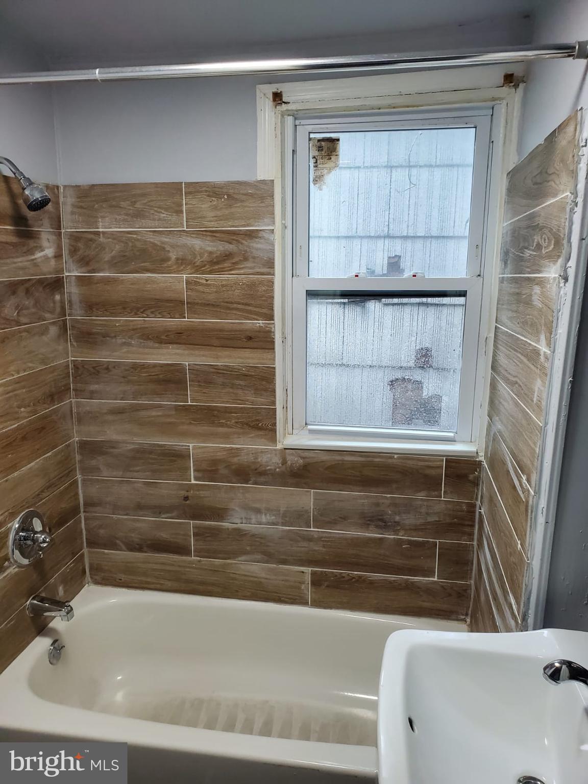 68 End Trenton, NJ 08618 - Photo 4 of 5 a bathroom with a bathtub