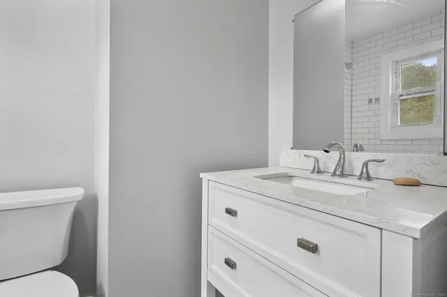 $379,999 | 7 Candle Hill Road, New Fairfield, CT 06812