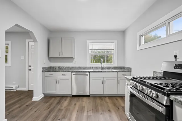 $379,999 | 7 Candle Hill Road, New Fairfield, CT 06812