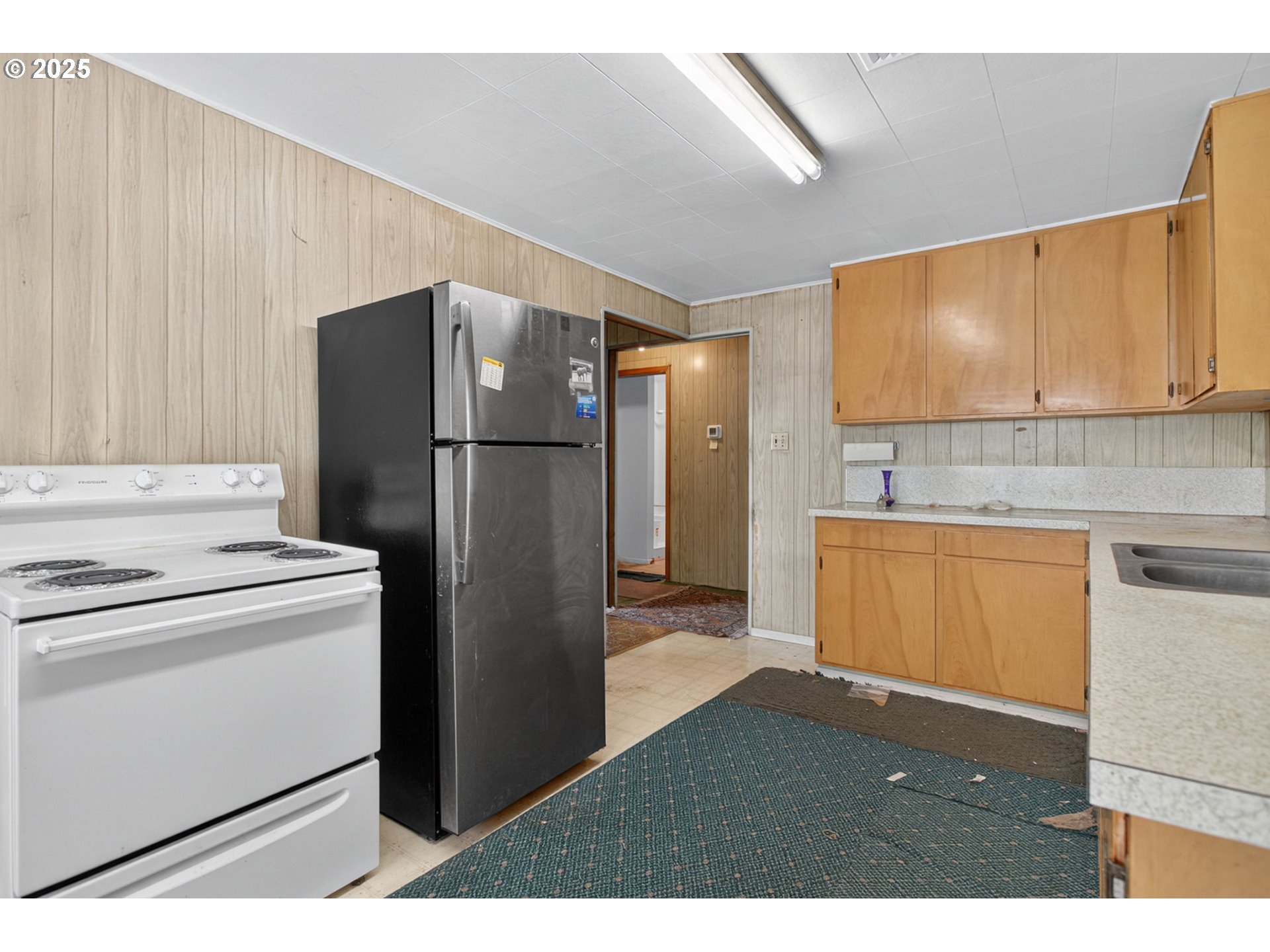 4916 E Street Springfield, OR 97478 - Photo 3 of 32