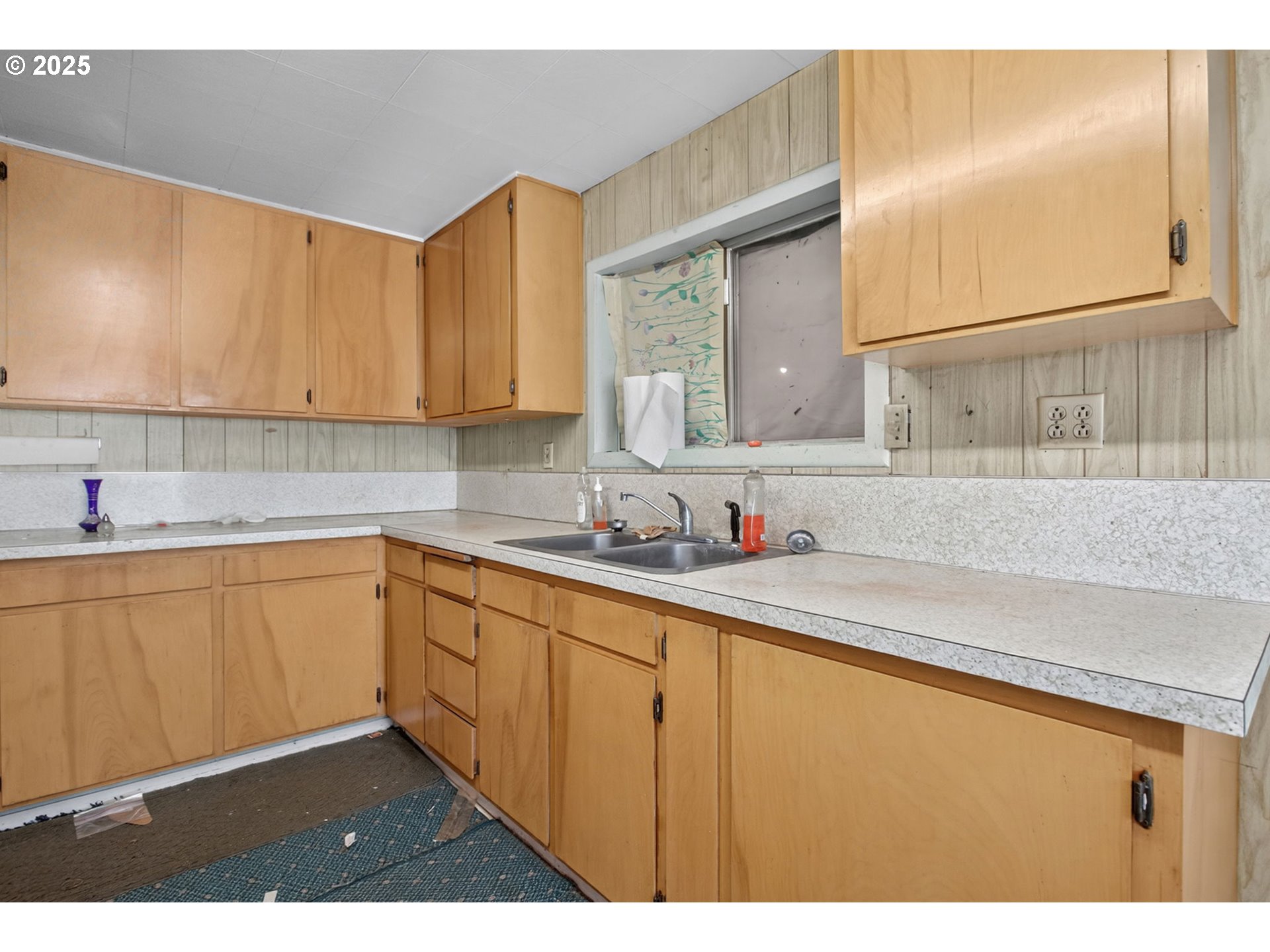 4916 E Street Springfield, OR 97478 - Photo 4 of 32