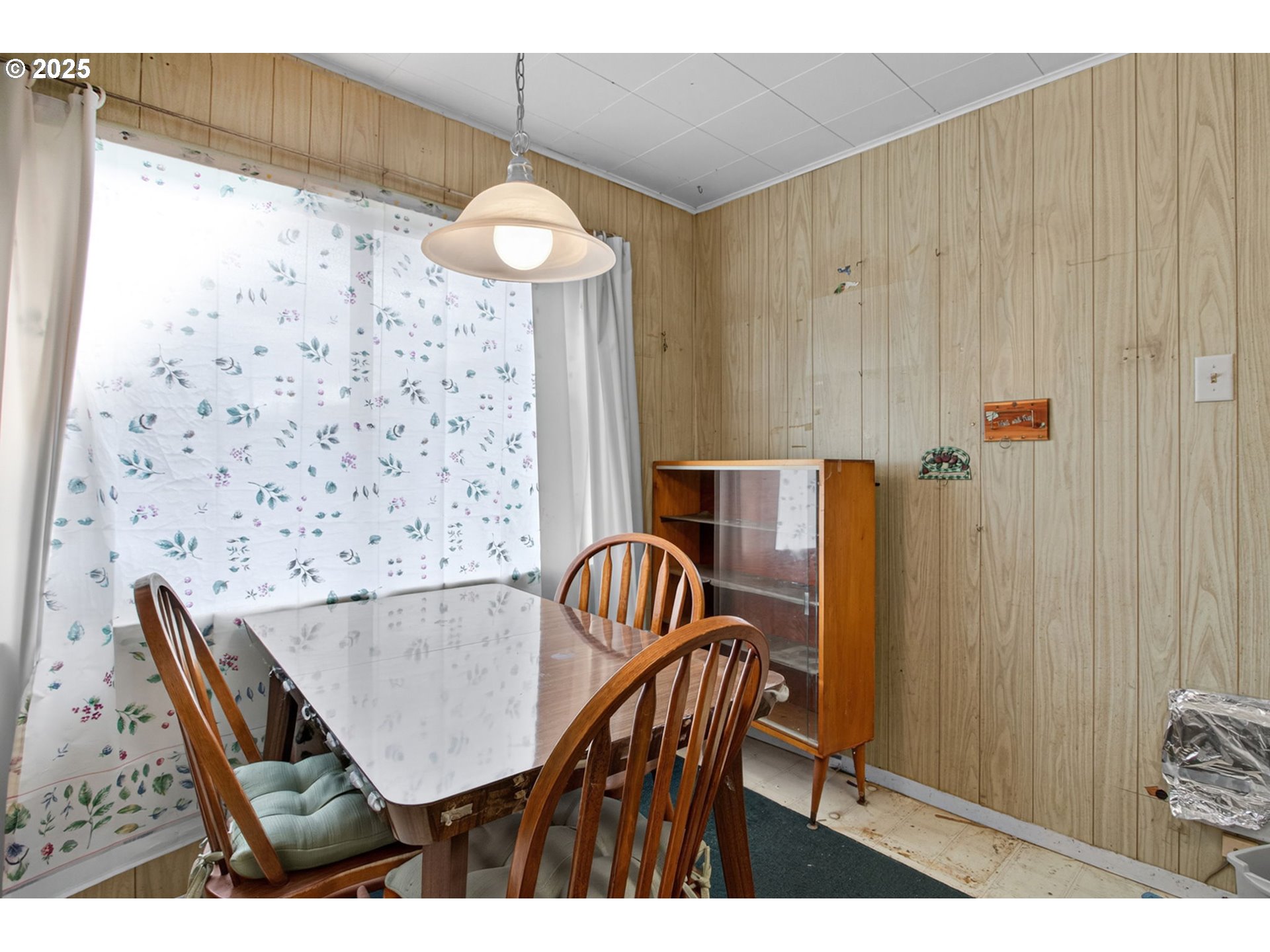 4916 E Street Springfield, OR 97478 - Photo 5 of 32