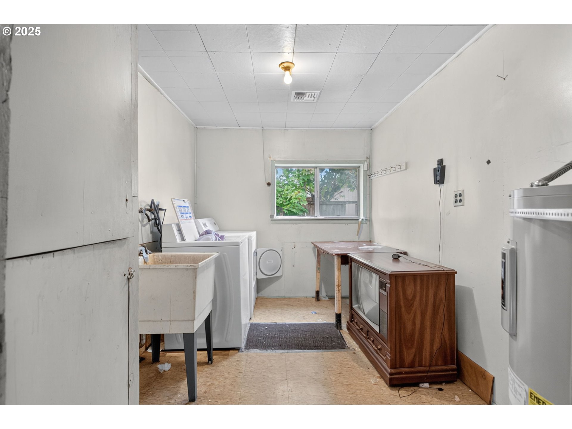 4916 E Street Springfield, OR 97478 - Photo 8 of 32