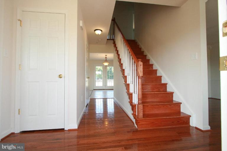 11123 Daysville Road Frederick, MD 21701 - Photo 4 of 10 Entrance / Foyer