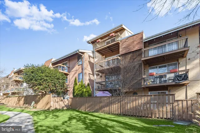 $325,000 | 2 Cross Keys Road, Unit 2F, Baltimore, MD 21210