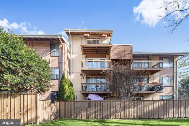 $325,000 | 2 Cross Keys Road, Unit 2F, Baltimore, MD 21210