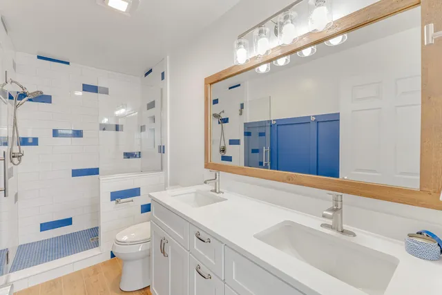 $649,900 | 943 West Savidge Street, Spring Lake, MI 49456